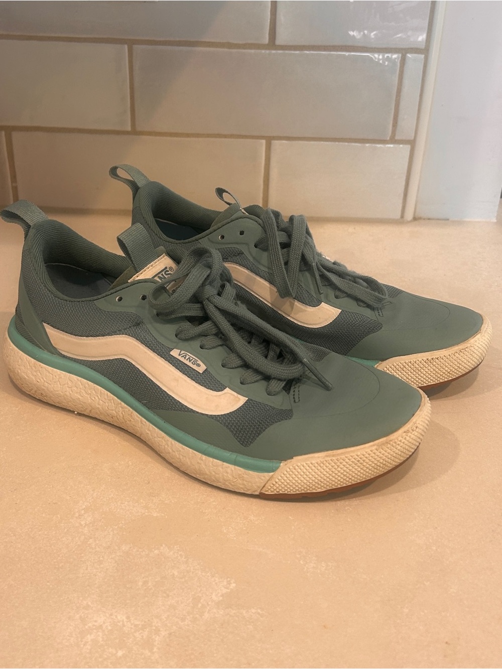 Vans UltraRange Sneakers Women’s 7.5/Men’s 6.0 | Excellent Condition - Picture 3 of 10